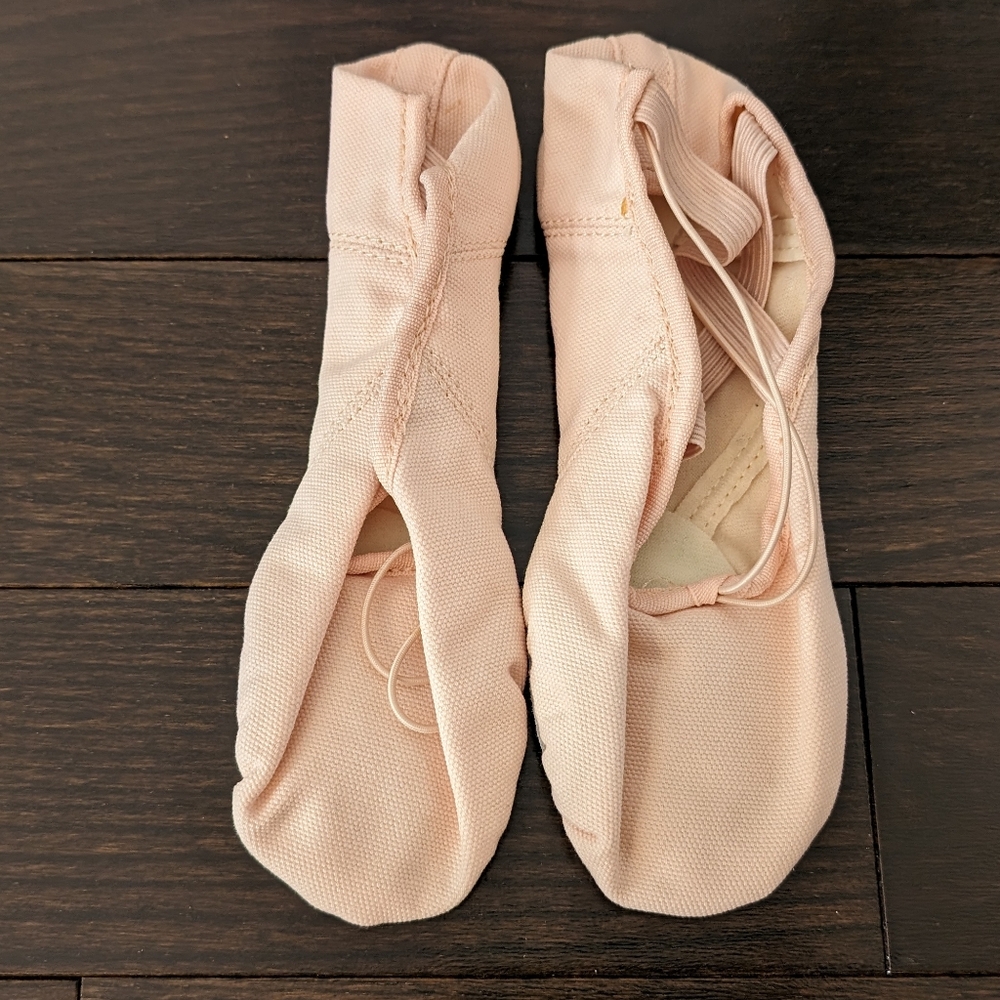 Capezio Womens 2028 Canvas Juliet Ballet Shoes/Slippers, 5.5 Wide (5 1/2 W) - Picture 3 of 5